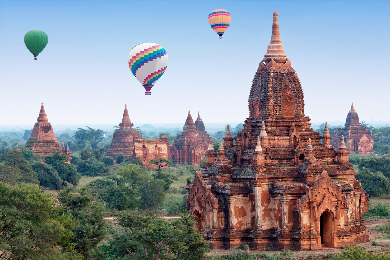 Myanmar: Mongolfières au-dessus de Bagan