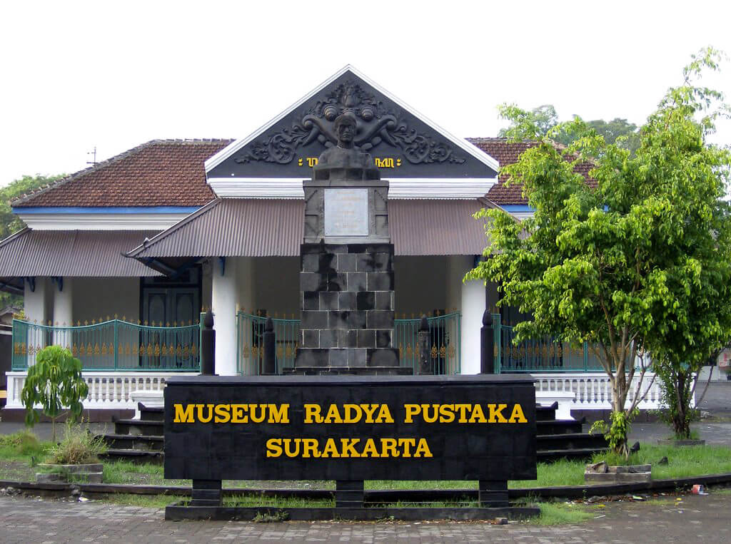 Surakarta : 